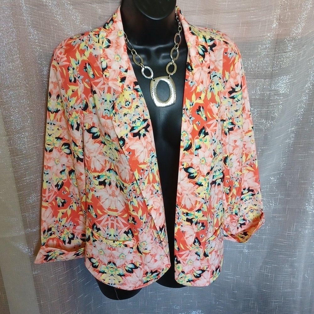 AGB Bright Cropped Floral Blazer